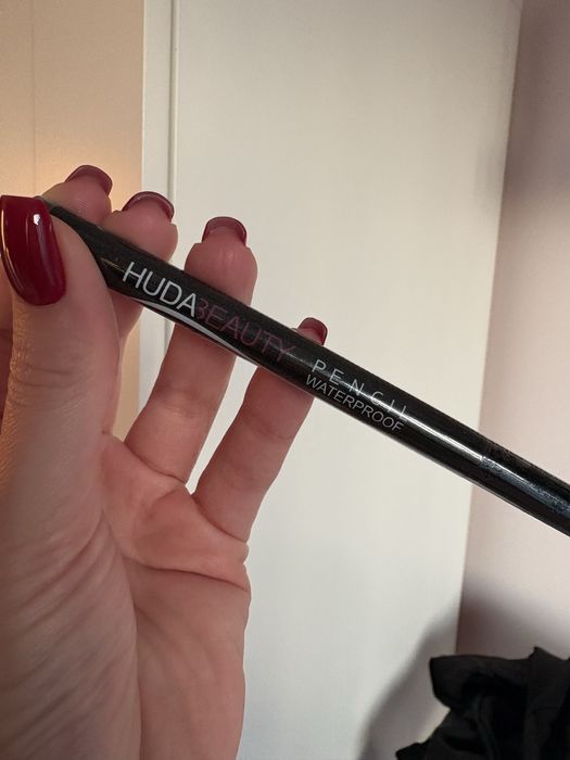 Eyeliner huda beauty