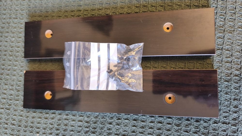 Tuner Akai AT-93 z drewnianymi boczkami