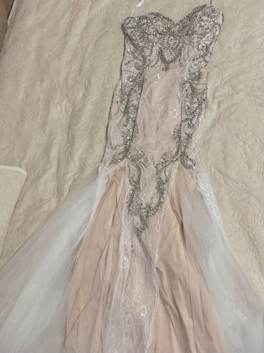 Вечірнє мереживне плаття