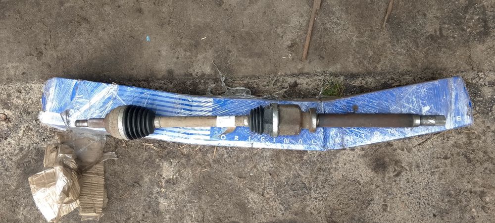 Полоось на Reno megano