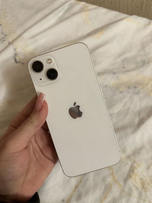 Телефон iPhone 13
