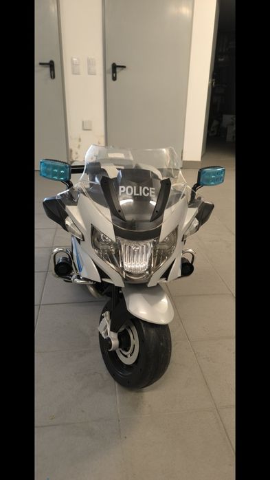 Mota eléctrica Policia de Brincar Estado Nova