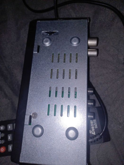 Тюнер DV3 Т2 під ремонт