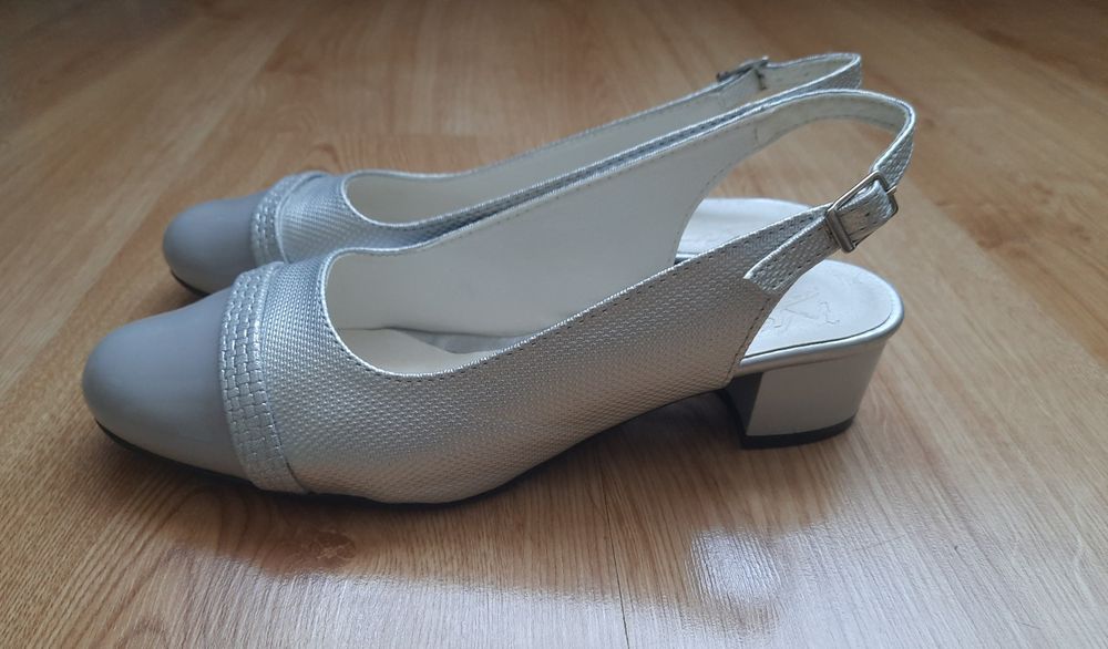 Sandały damskie typu slingback z odkrytą piętą