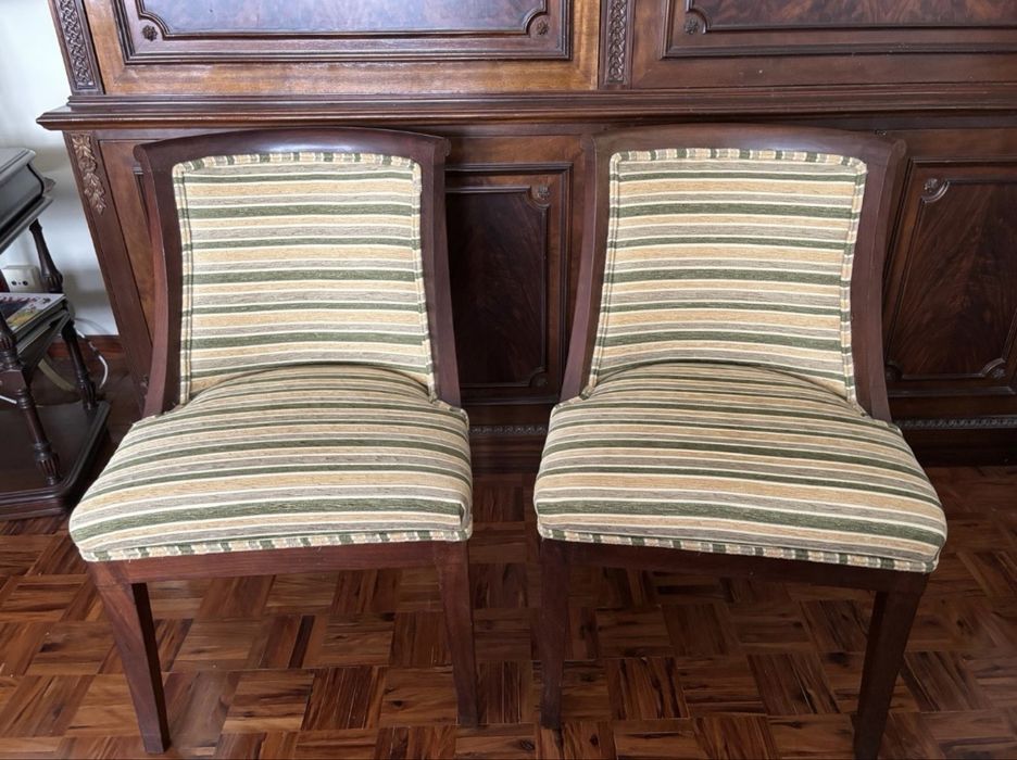 Conjunto de sofás e cadeiras de sala elegante
