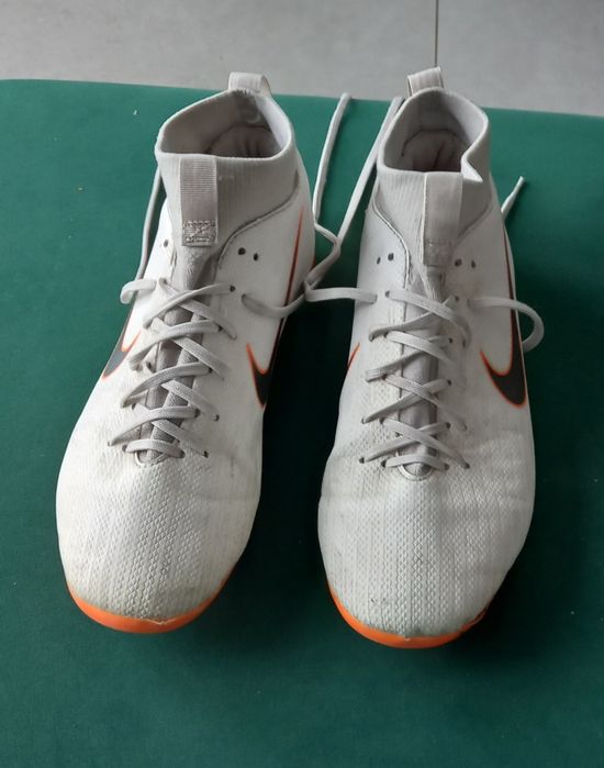 Buty piłkarskie, lanki