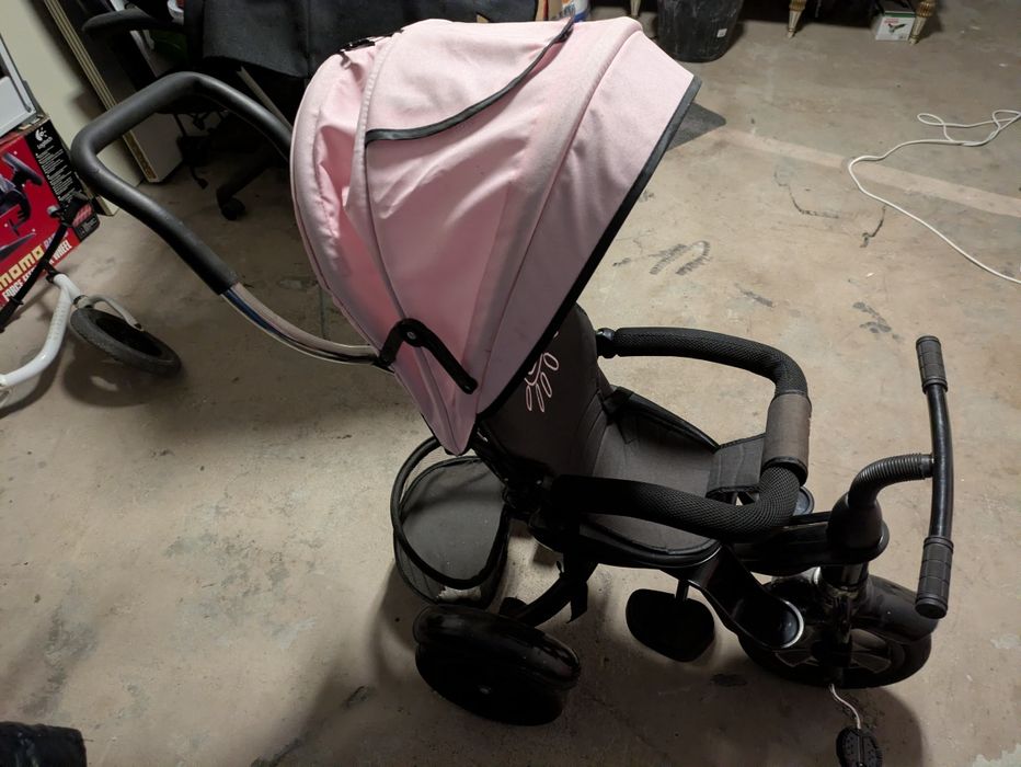Triciclo rosa muito giro