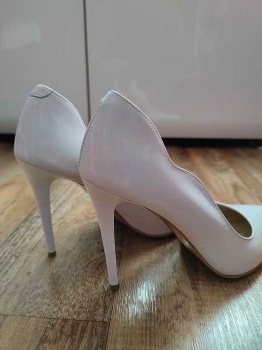 Szpilki białe Venezia roz. 39