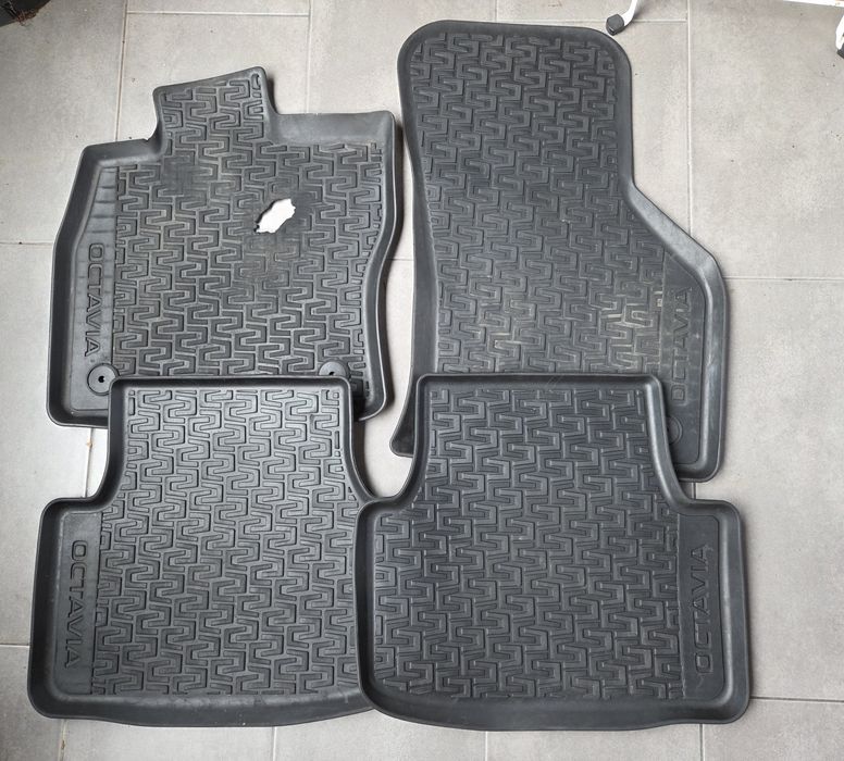 Gumowe dywaniki samochodowe Skoda Octavia III kombi
