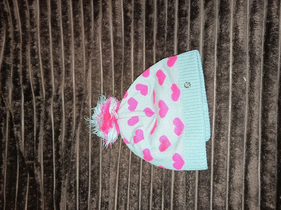 Віддам головні убори та шарфи для діток