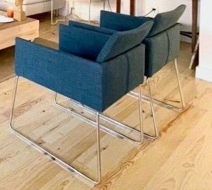 2 Cadeiras de Tecido azul petróleo com pés metálicos