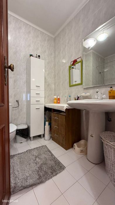 Apartamento T2 com arrumo varanda e vistas de ria. A 2 minutos da p...