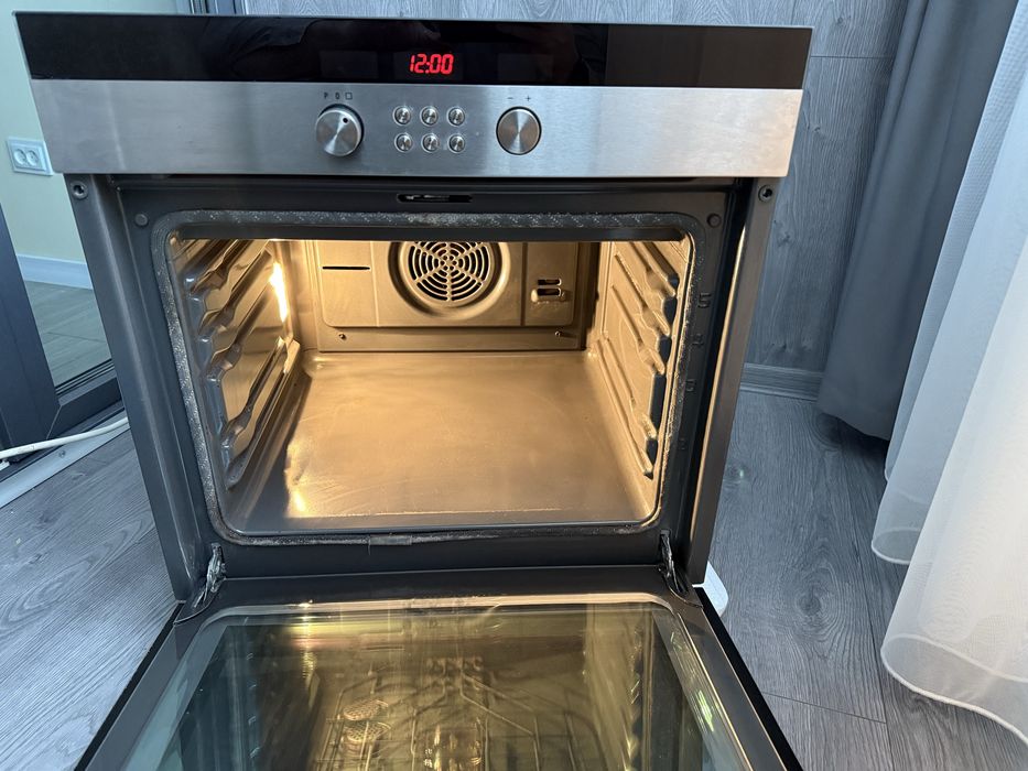 Електрична духова піч Siemens hb760560s