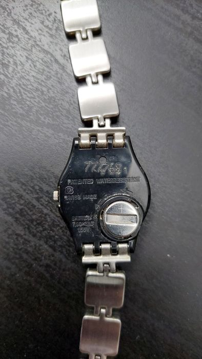 Relógio preto e branco Swatch