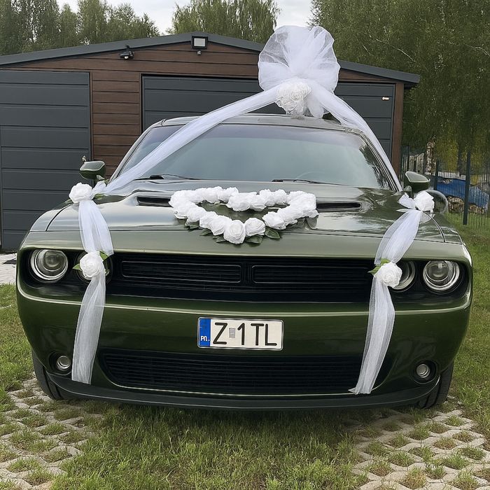 Napis LOVE/ciężki dym/fontanna iskier/ Together Better, auto do ślubu CLK kabriolet