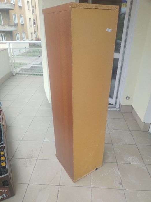 Witryna z przeszklonym frontem