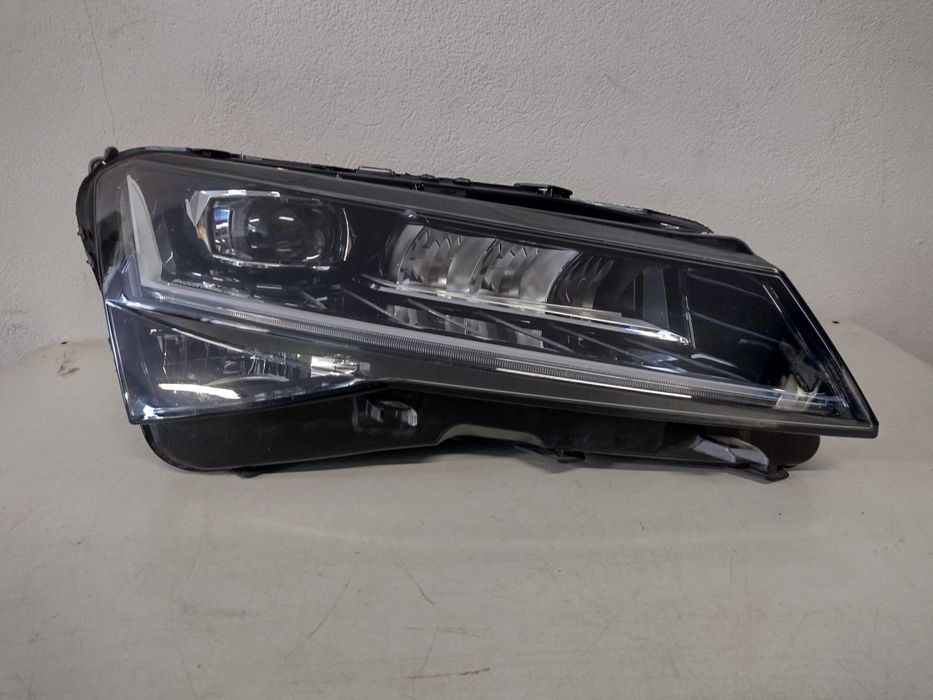 Skoda Superb III 19- lift - Reflektor prawy Full LED kpl. EUR.