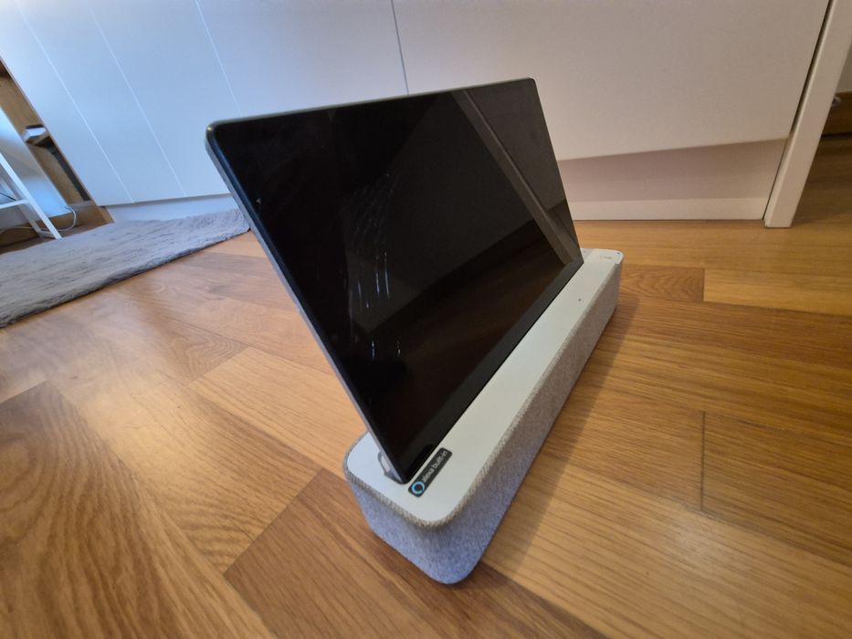 Tablet Lenovo 10,3 com colunas e Alexa