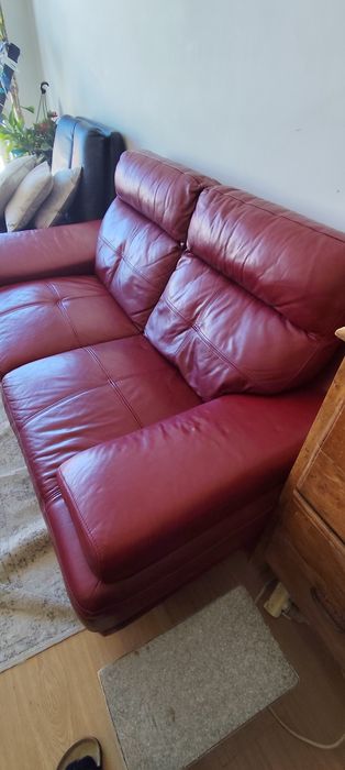 Sofá em pele vermelha