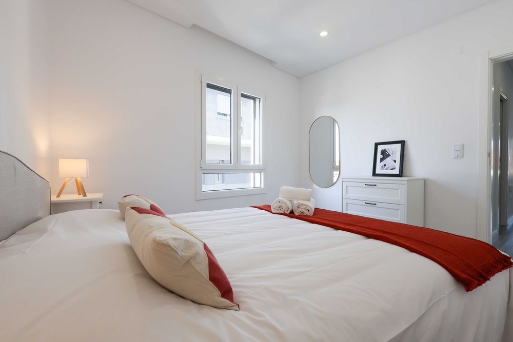 Quartos e Suítes com wc privativo + piscina | Fernão Ferro