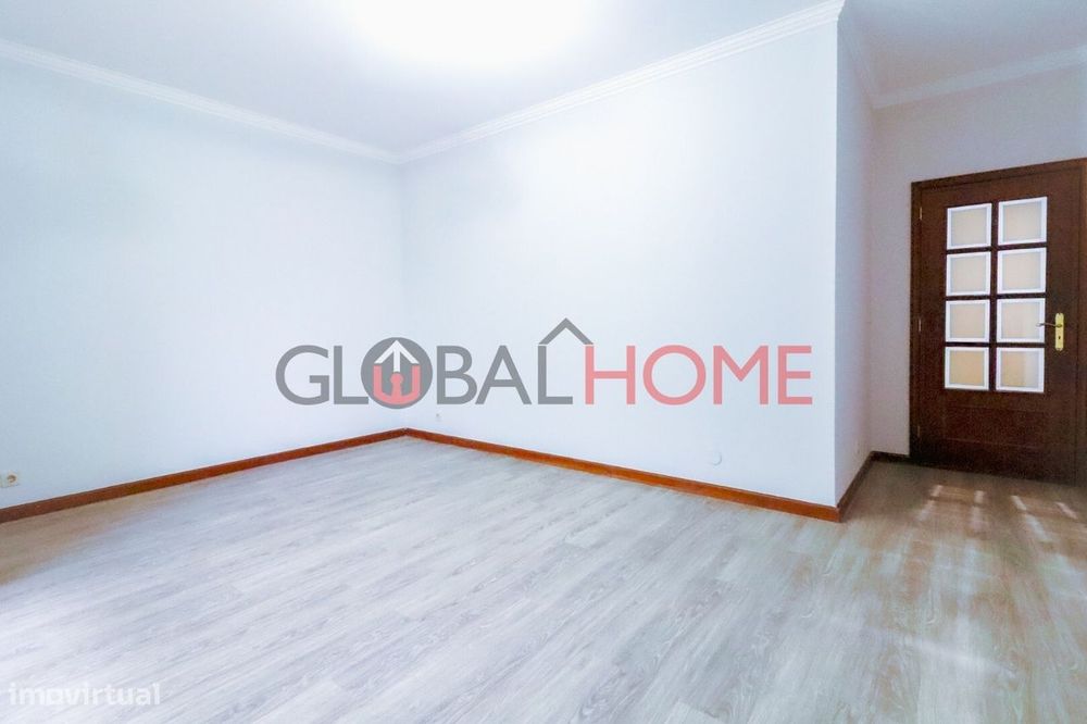 Apartamento T1 Renovado ao centro de Canelas