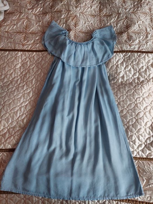 Lekka sukienka dla dziewczynki.
