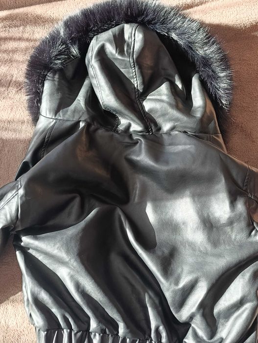 Kurtka futerko damska, czarna z kapturem, eko skóra r. S