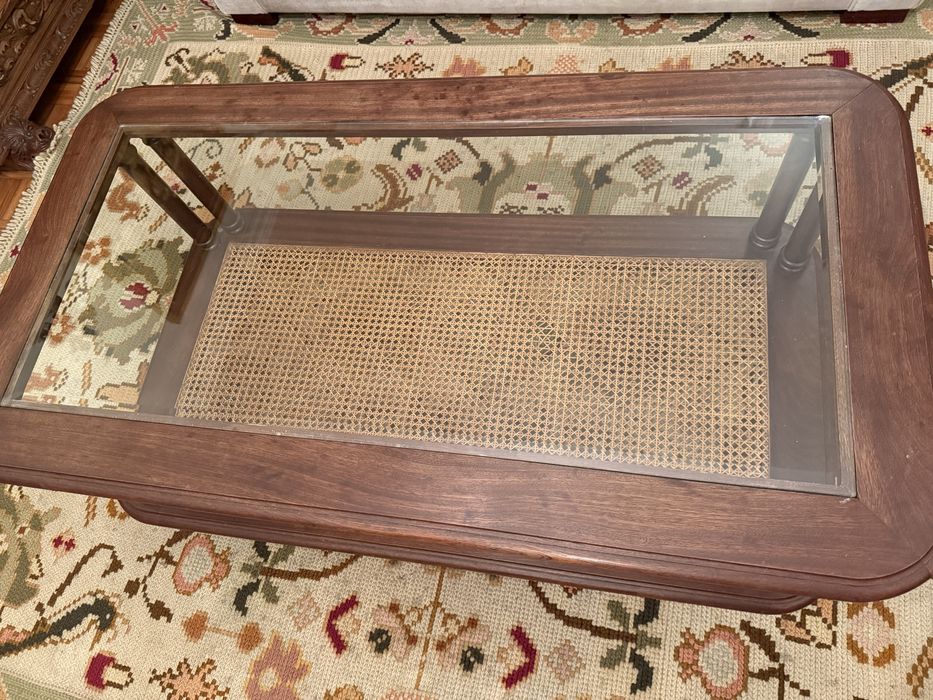Mesa de centro com tampo de vidro