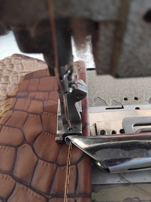 Máquina  de costura mitsubishi  lu 2 ,400 canela grande com afitado