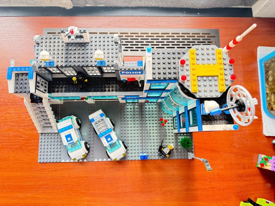 Lego City поліцейський участок