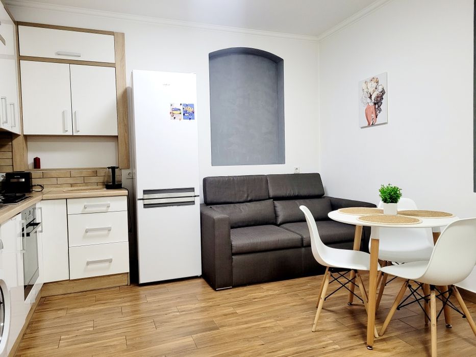 Подобово Львів , центр, пл. Я.Осмомисла, поруч пл. Ринок. Оперний.