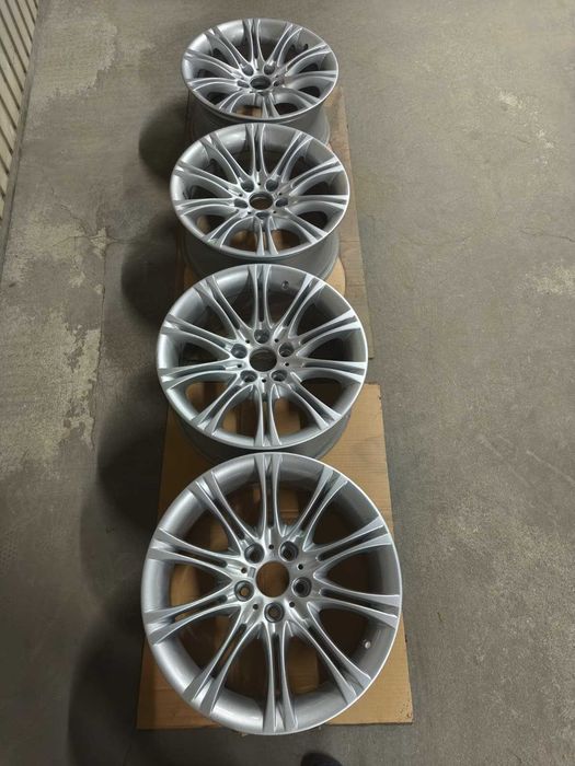4 jantes originais BMW Style 135M raiadas de 18 polegadas (MV2)