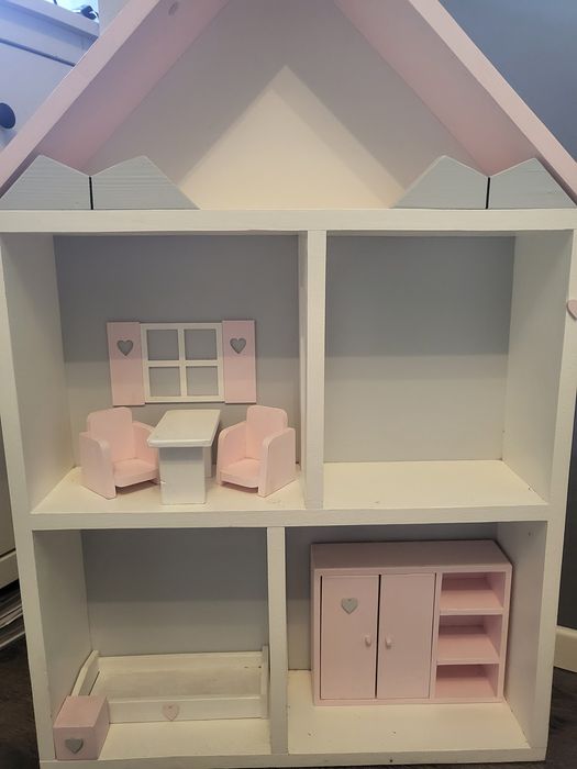 Drewniany domek dla lalek barbie z mebelkami