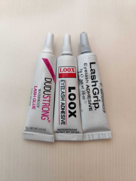 Kleje do sztucznych rzęs trzy sztuki