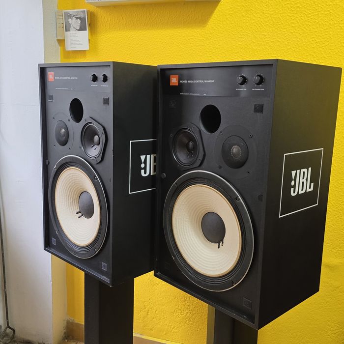 Colunas JBL 4312A