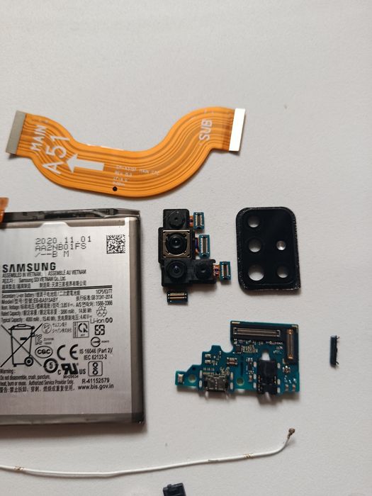Samsung A51. Запчастини