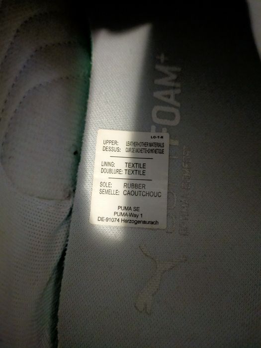 Продаються жіночі шкіряні кросівки PUMA.