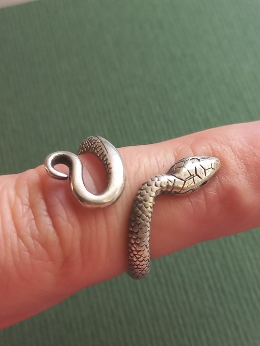 Pierścionek w kształcie węża, żmii - srebro próby 0.900