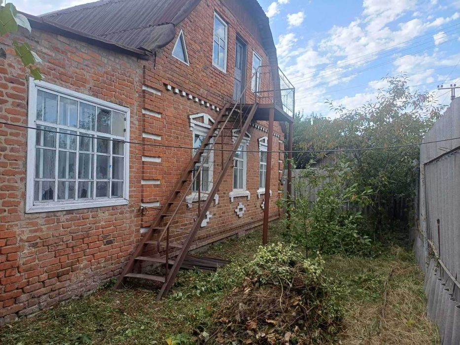 Продам в с.Буди ,частину будинку.