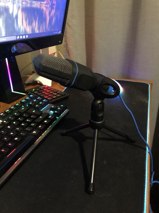 Microfone com tripe