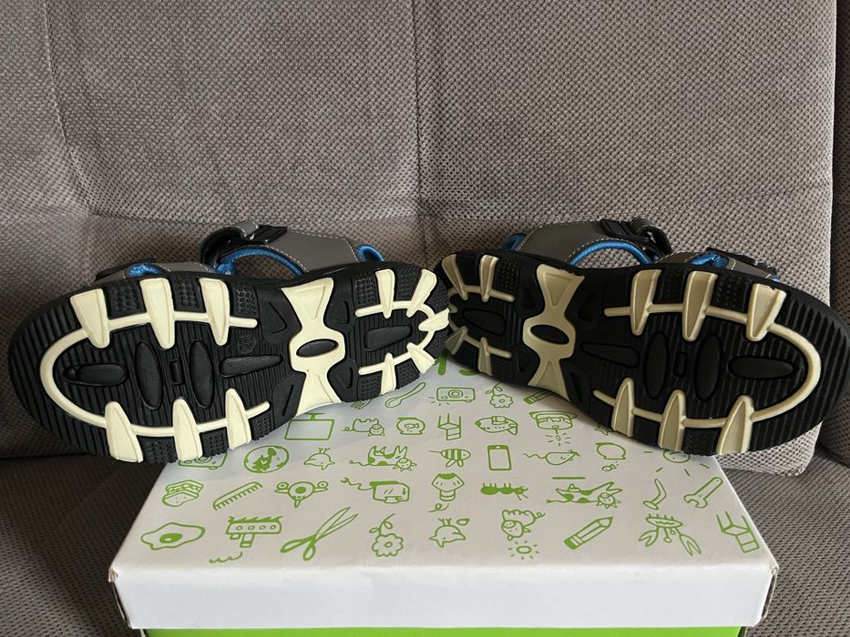 Samdały chłopięce Bobbi Shoes 28 Nowe
