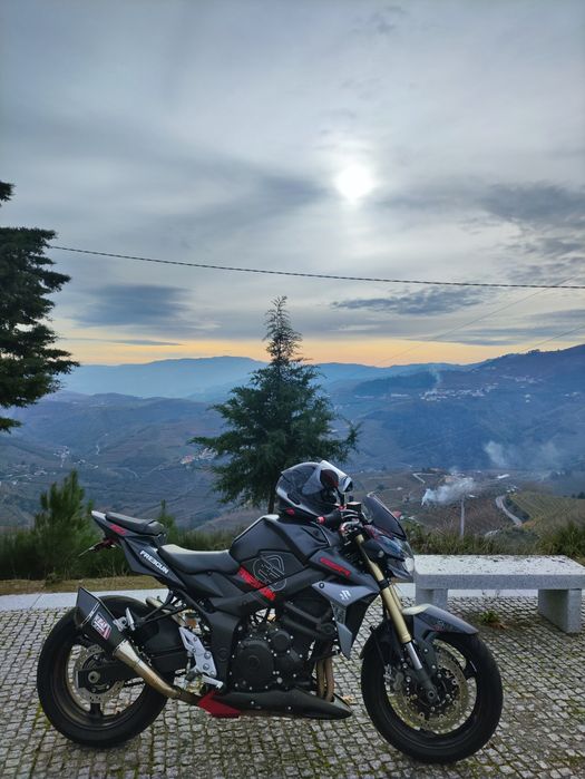 Suzuki GSR 750 FREEGUN