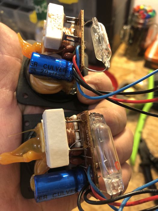 Zwrotnice JBL monitorów studyjnych JBL PRO.