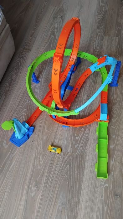 Продам трэк Hot wheels