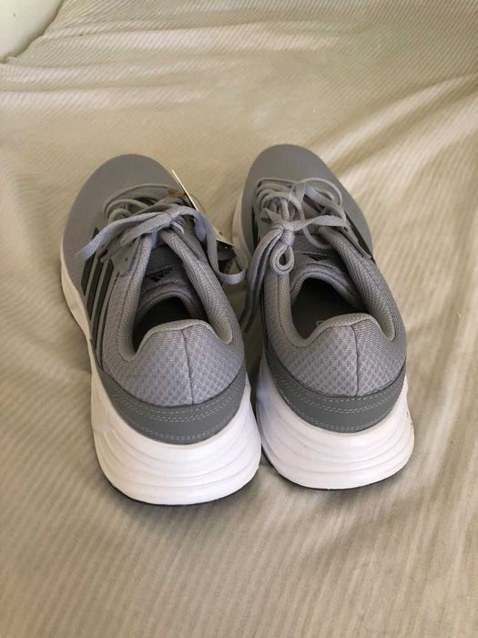 Sapatilhas Adidas para Homem NOVO EU 45 1/2 (10,5 UK, 47 BR)