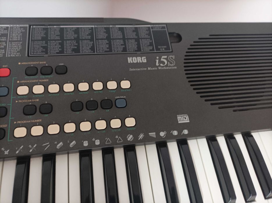Teclado musical korg I5S