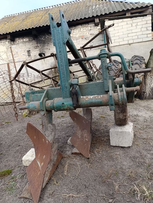Продам 3 корпусний плуг польський