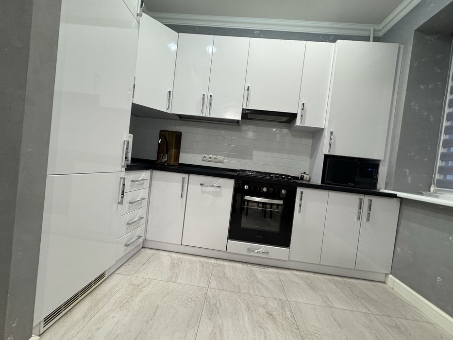 Центр. Сучасний, новий ремон, меблі, техніка. Ніхто не жив