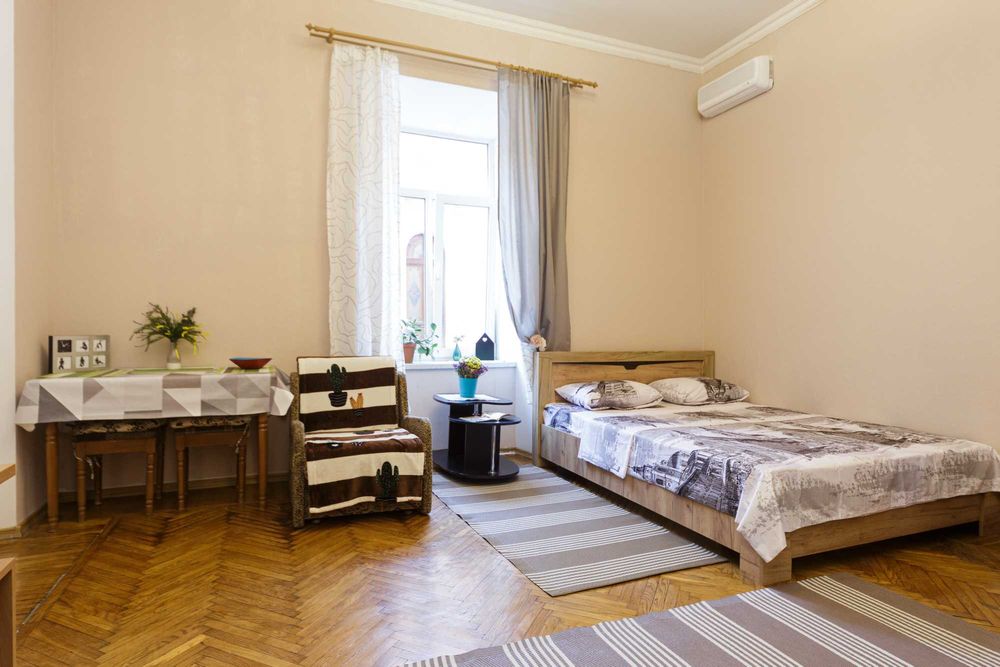 В центре Одессы, Дерибасовская 3 мин,от хозяина