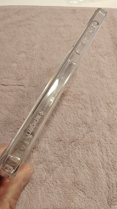 Etui iPhone 16 pro max spigen